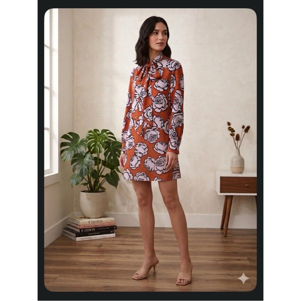 Who What Wear - Tie-Neck Floral Shift Dress in Rust and White